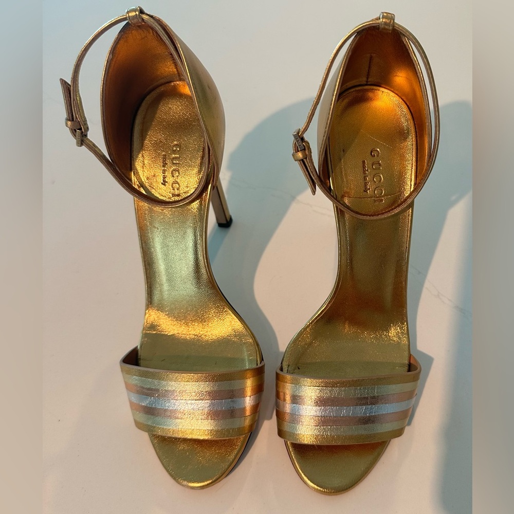 Gucci Cara Metallic Web-Effect Sandals